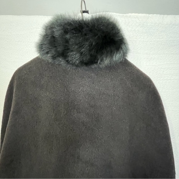 Alpaca Wool Cape for the ultimate dramatic collection! - Picture 11 of 12
